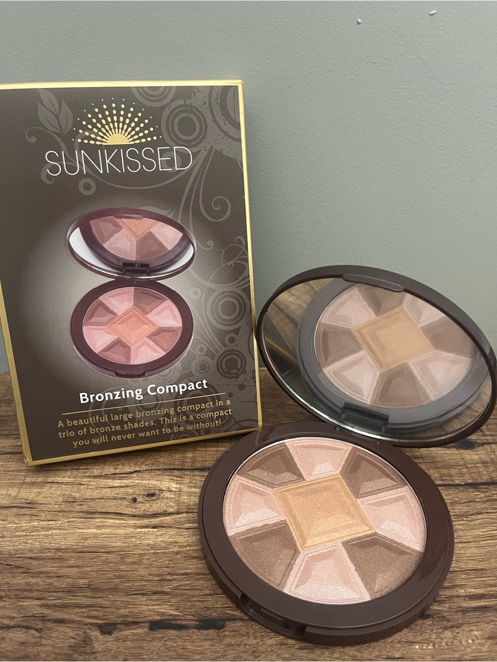Sun-kissed Bronzing Compact - Multi-Tone Bronze